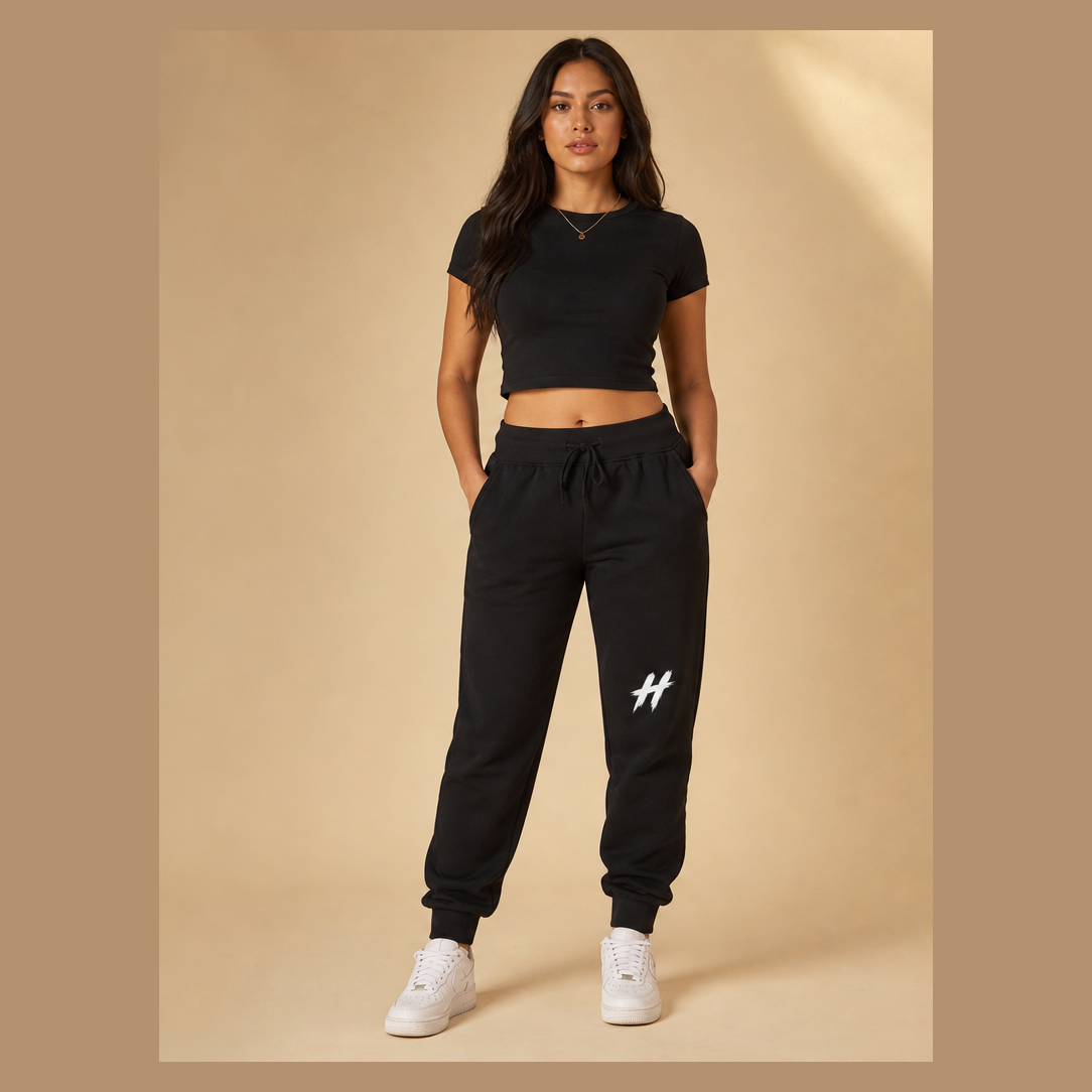 HESY sweatpants - model front